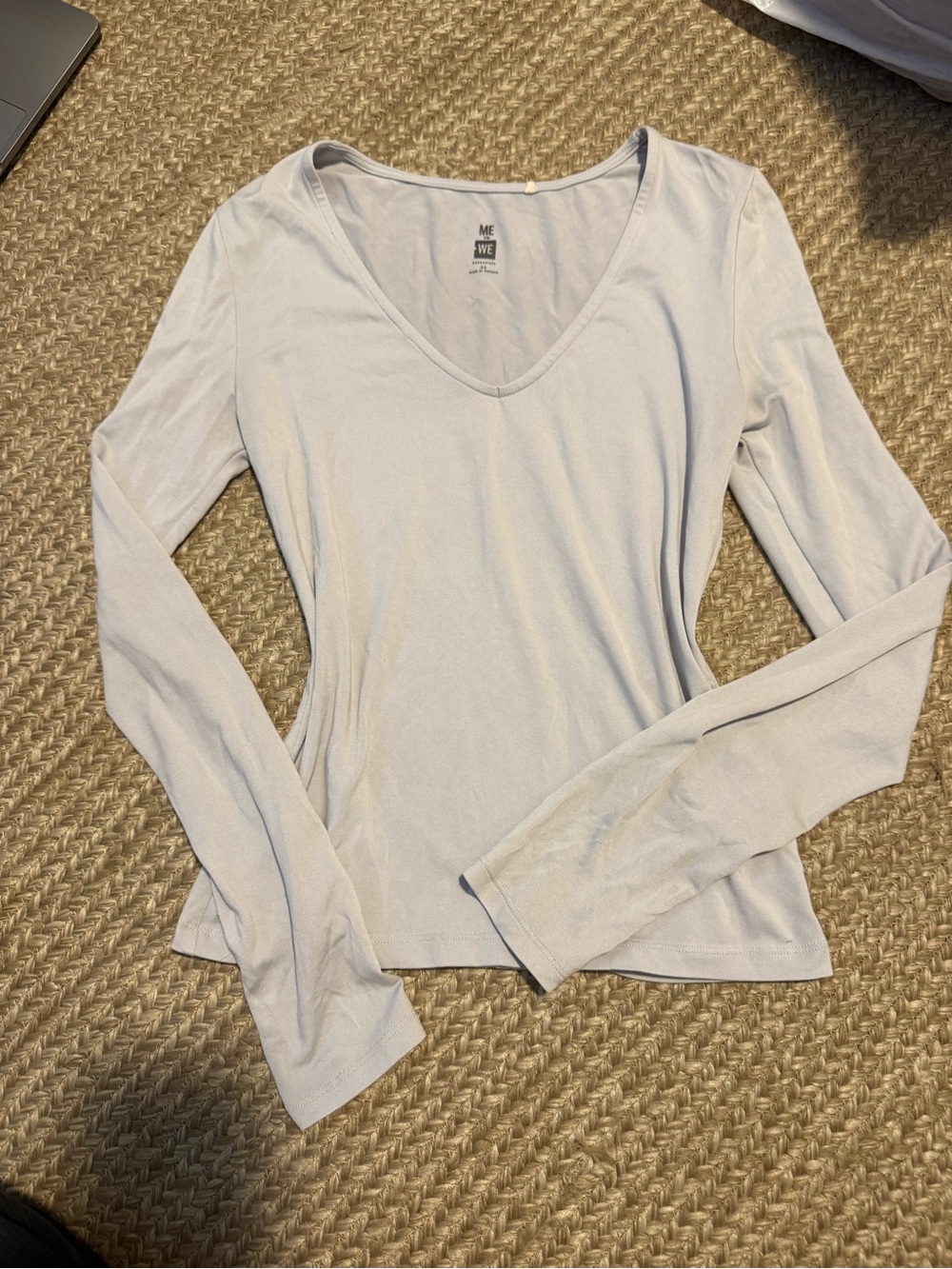 Me to We Light Gray V-Neck Long-Sleeve Women’s Top